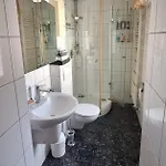 Rheinblick St Nikolaus Str Appartamento Urmitz
